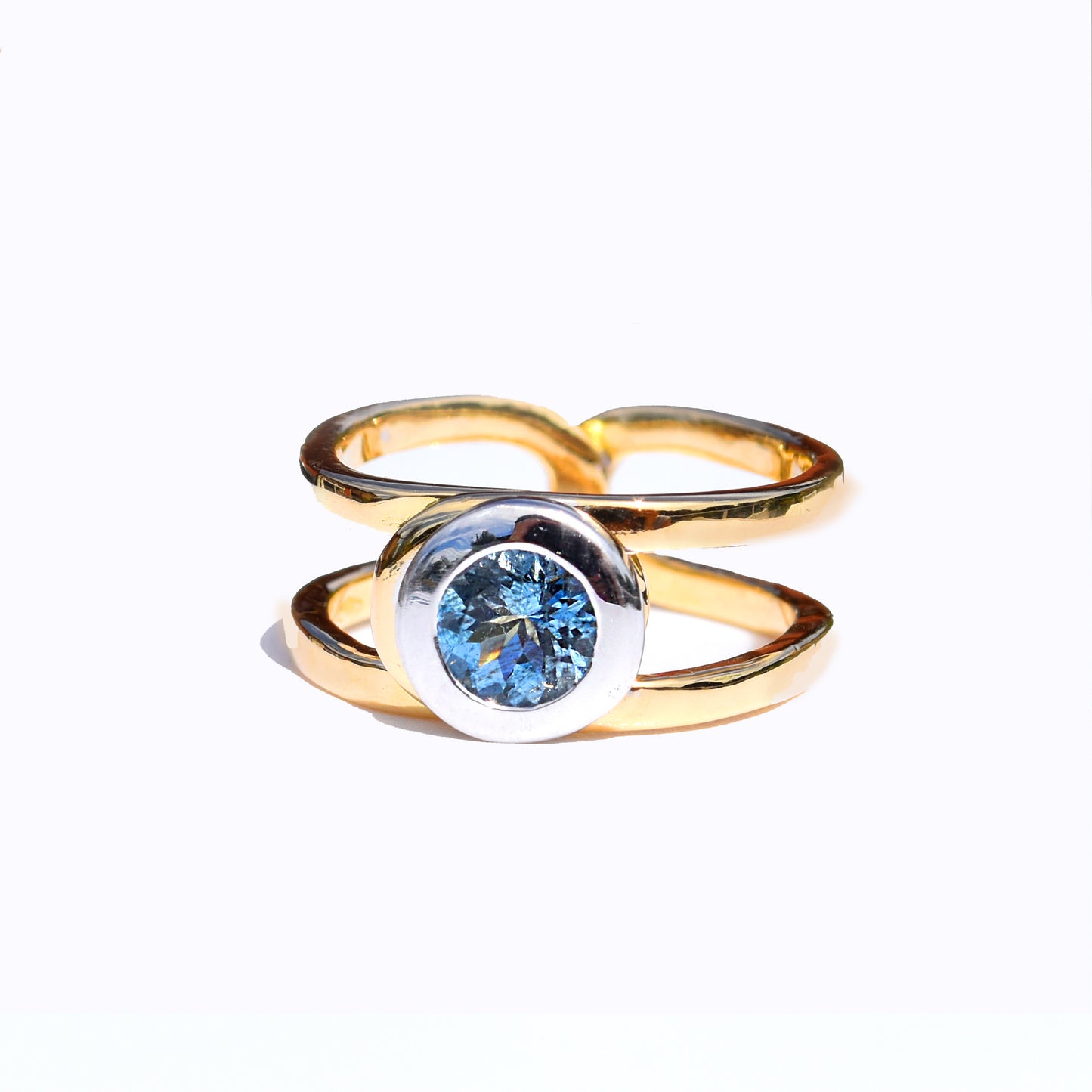 0.7 Ct Aquamarine Clip Ring - 18K Two Tone Gold