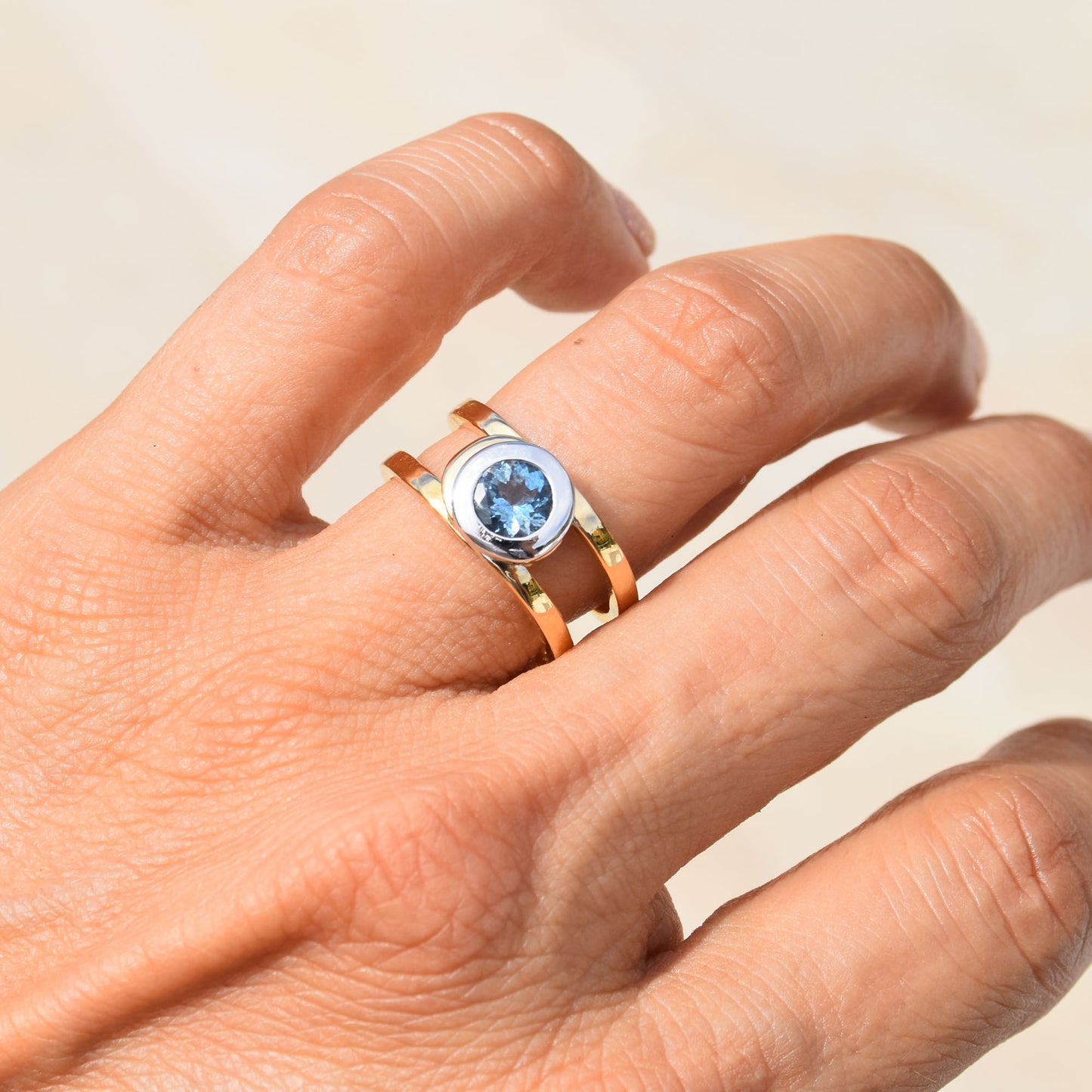 0.7 Ct Aquamarine Clip Ring - 18K Two Tone Gold