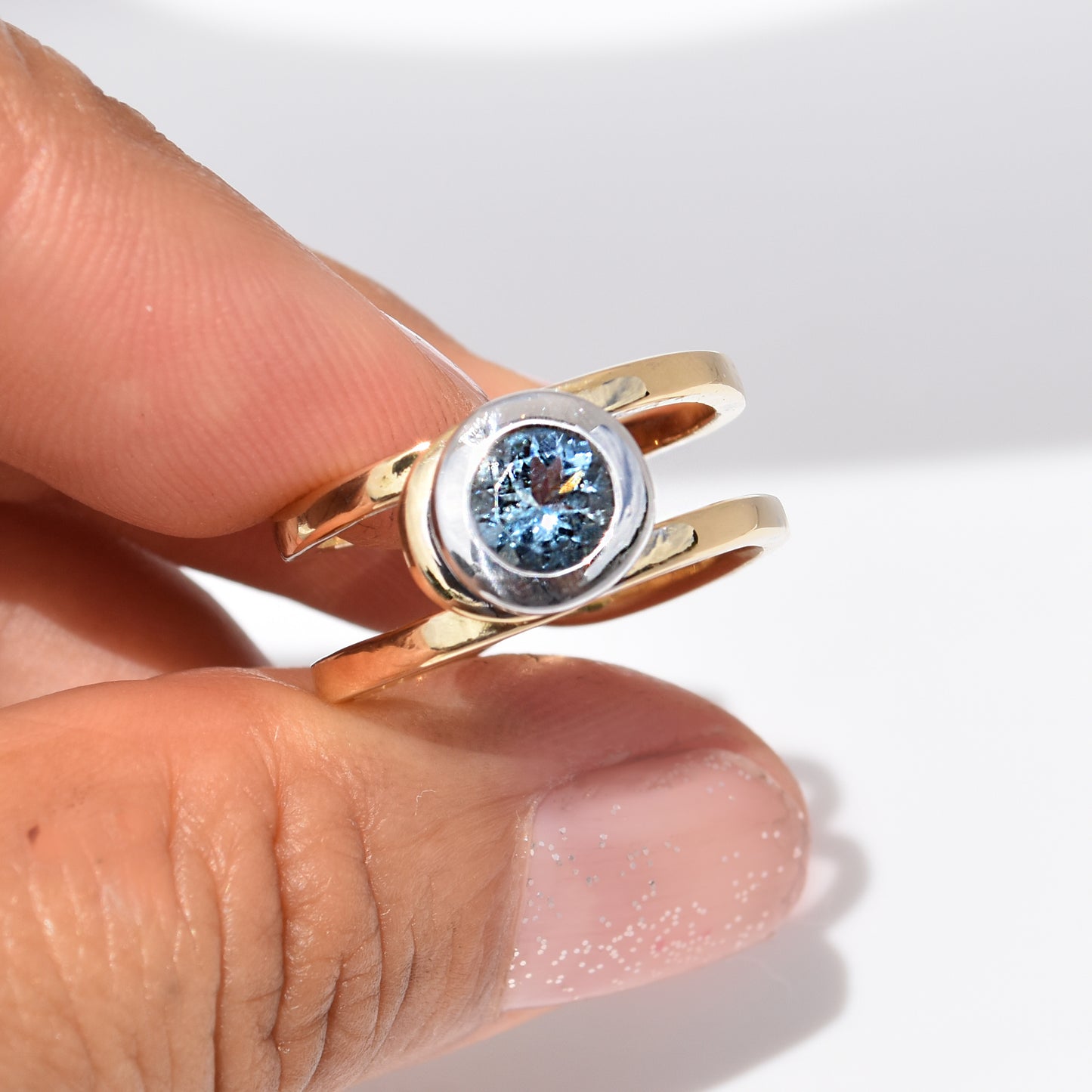 0.7 Ct Aquamarine Clip Ring - 18K Two Tone Gold