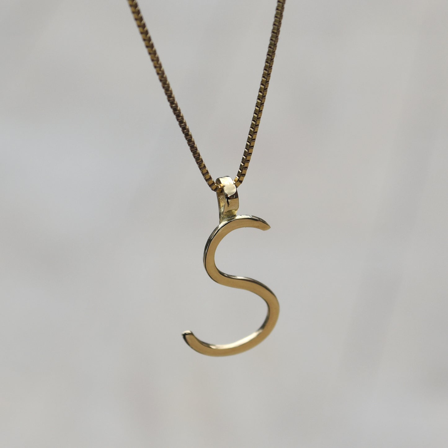 Letter Pendant Large - 18K Yellow Gold