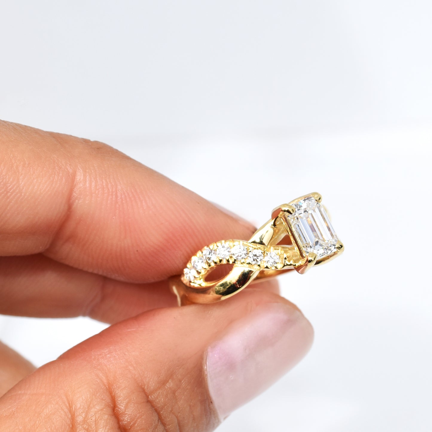 Emerald Cut Diamond Woven band 18K Yellow Gold